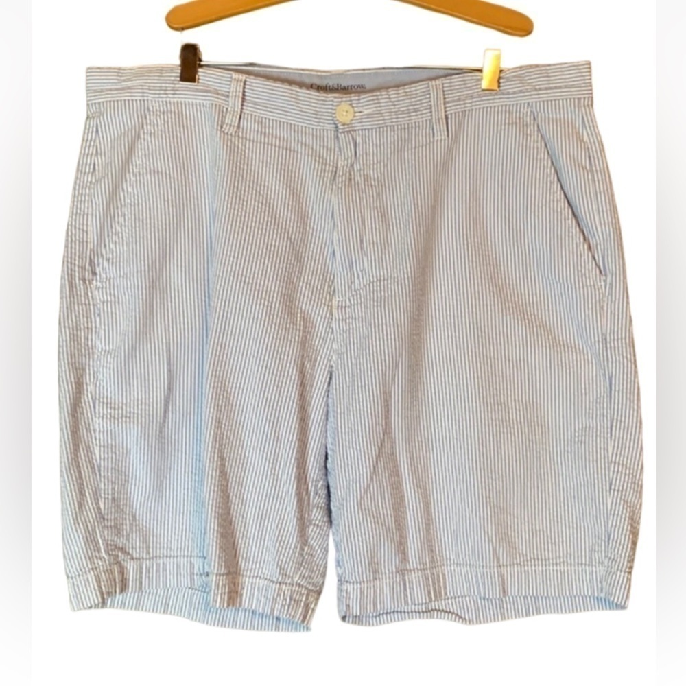 Croft & Barrow blue and white stripe seersucker shorts Size 38